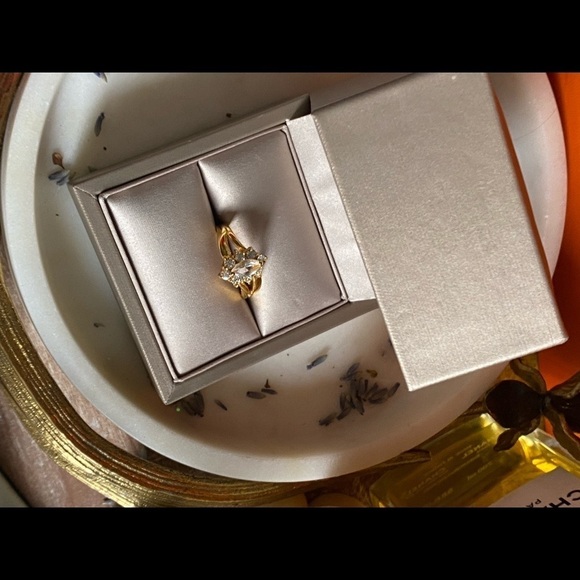 𝅺beautiful gold tone sparkly ring size 6.5 - Picture 12 of 13